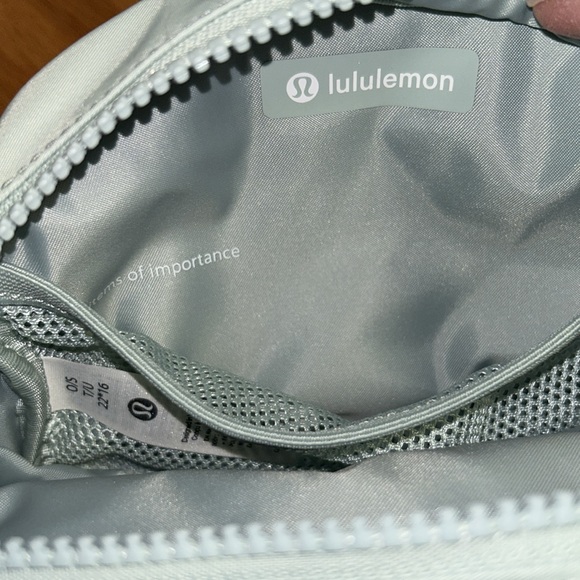 NWT Lululemon Athletica City Essentials Pouch
Mini ✨ASIA EXCLUSIVE ✨ - Picture 8 of 11